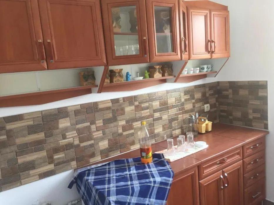 OrşovaApartament Marianアパートメント エクステリア 写真